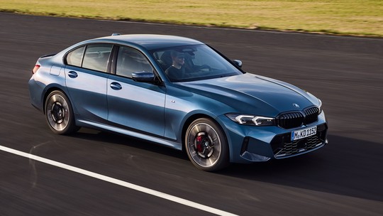 BMW 330e 2025 híbrido faz até 24 km/l e anda 60 km sem gasolina
