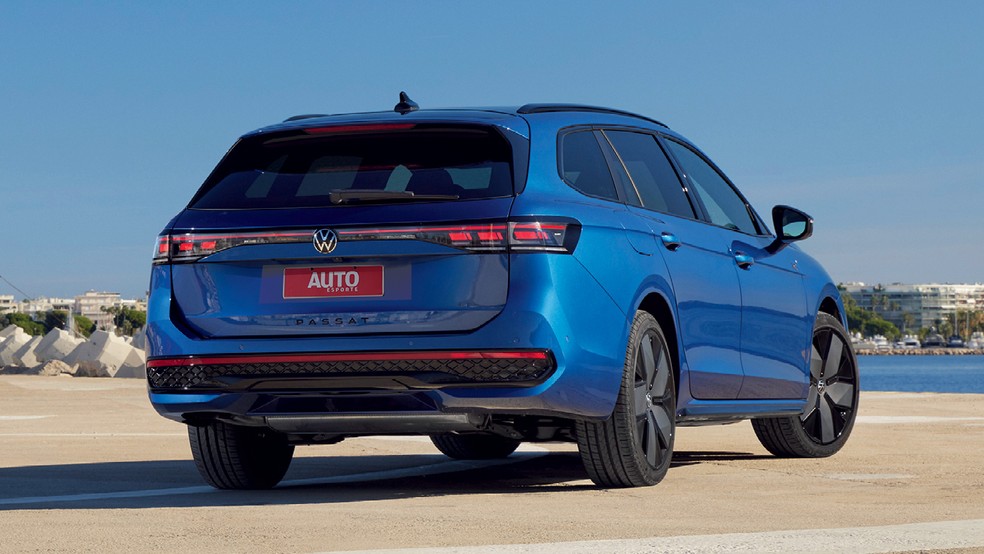 Nova Passat Variant está mais parecida com os carros elétricos da VW — Foto: Divulgação