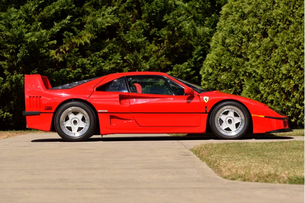 Coleção de 50 Ferrari é leiloada por R$ 660 milhões após morte do dono