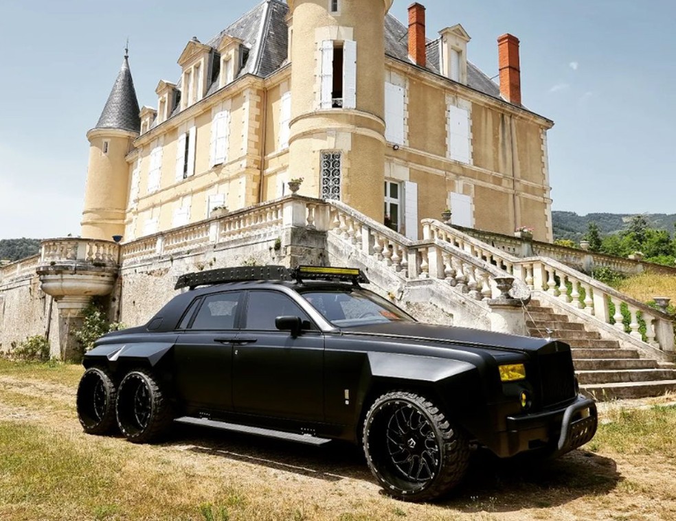 Rolls-Royce de seis rodas tem segundo eixo traseiro 'emprestado' de um BMW Série 7 — Foto: Divulgação