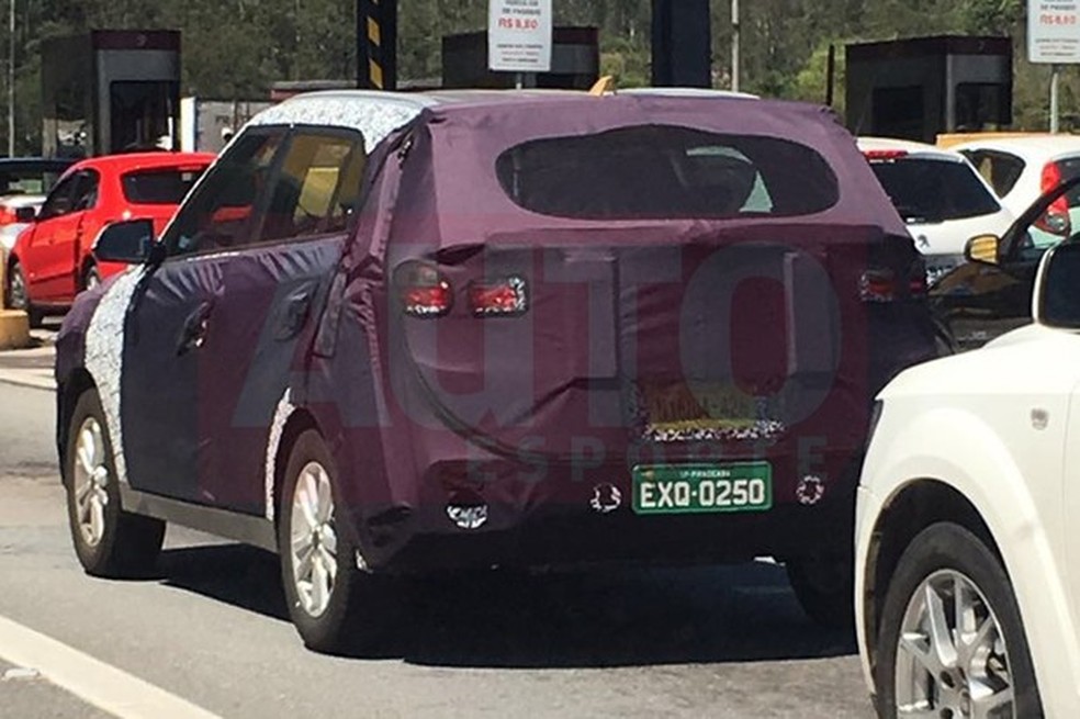 Novo Hyundai ix25 é flagrado na rodovia Bandeirantes (Foto: Fabricio Melotti Marochini ) — Foto: Auto Esporte