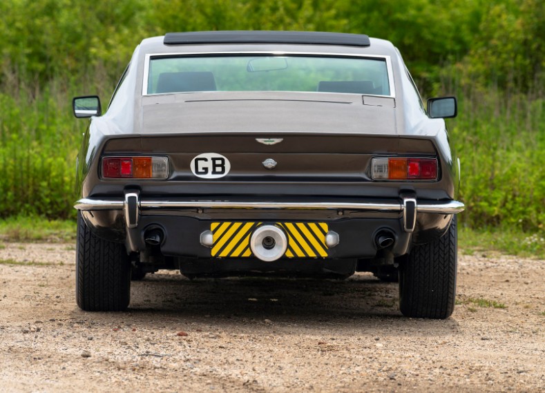 Aston Martin V8 do James Bond — Foto: Reprodução/RM Sotherby's