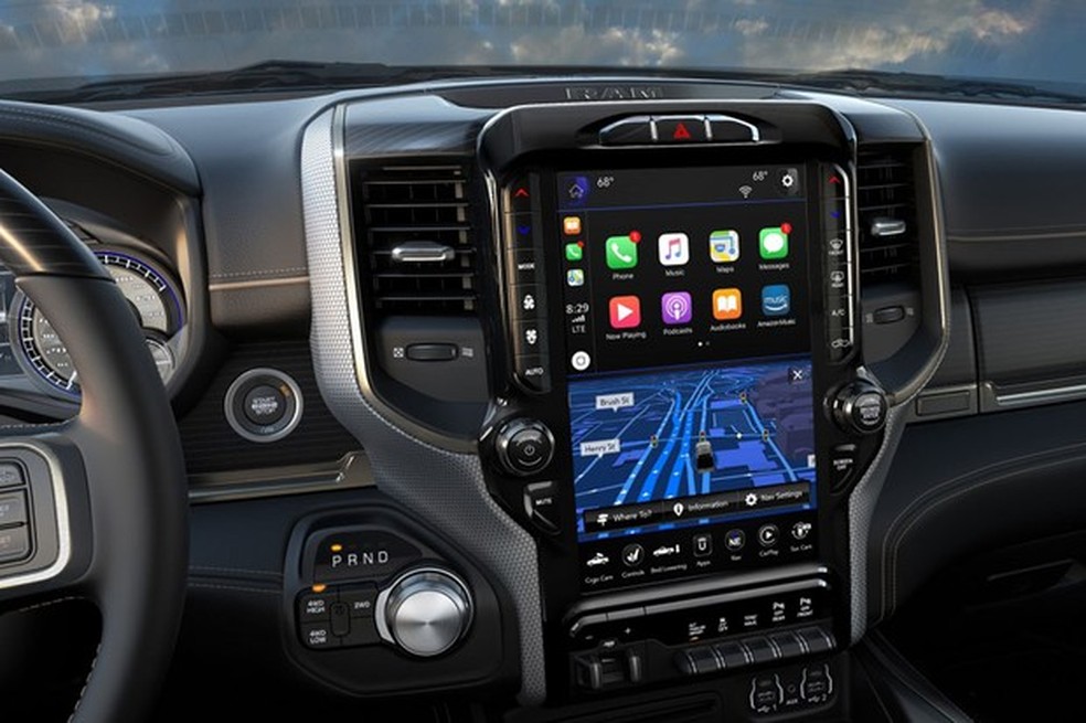 A central multimídia da RAM 2500 (Foto: Divulgação) — Foto: Auto Esporte