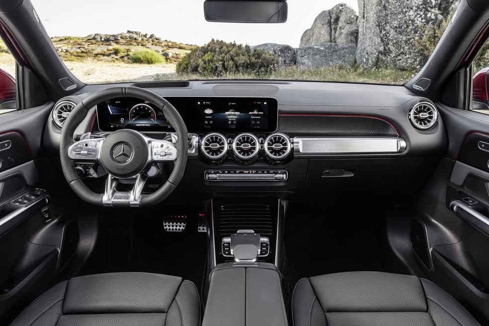 Mercedes-AMG GLB 35 tem acabamento repleto de materiais luxuosos — Foto: Divulgação
