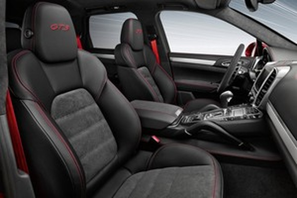 Interior do Porsche Cayenne GTS (Foto: Divulgação) — Foto: Auto Esporte