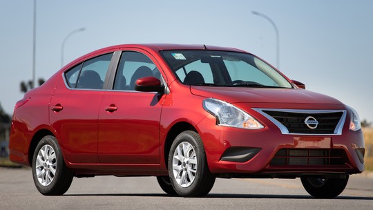 À espera da nova geração, Nissan dá 'sobrenome' V-Drive para Versa atual; sedã parte de R$ 60.990