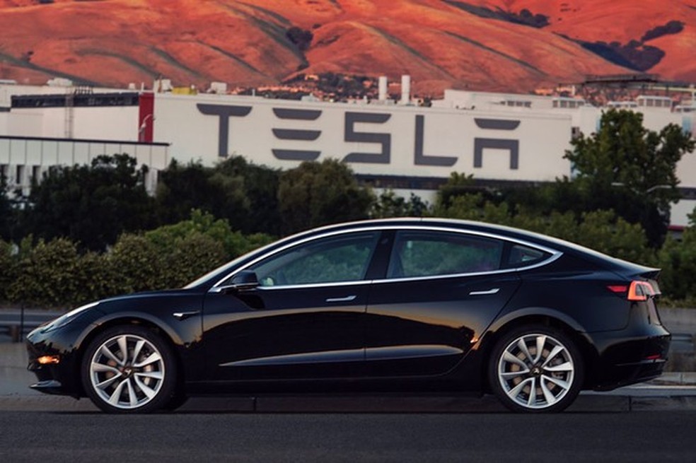 Tesla Model 3 (Foto: Reprodução / Twitter) — Foto: Auto Esporte