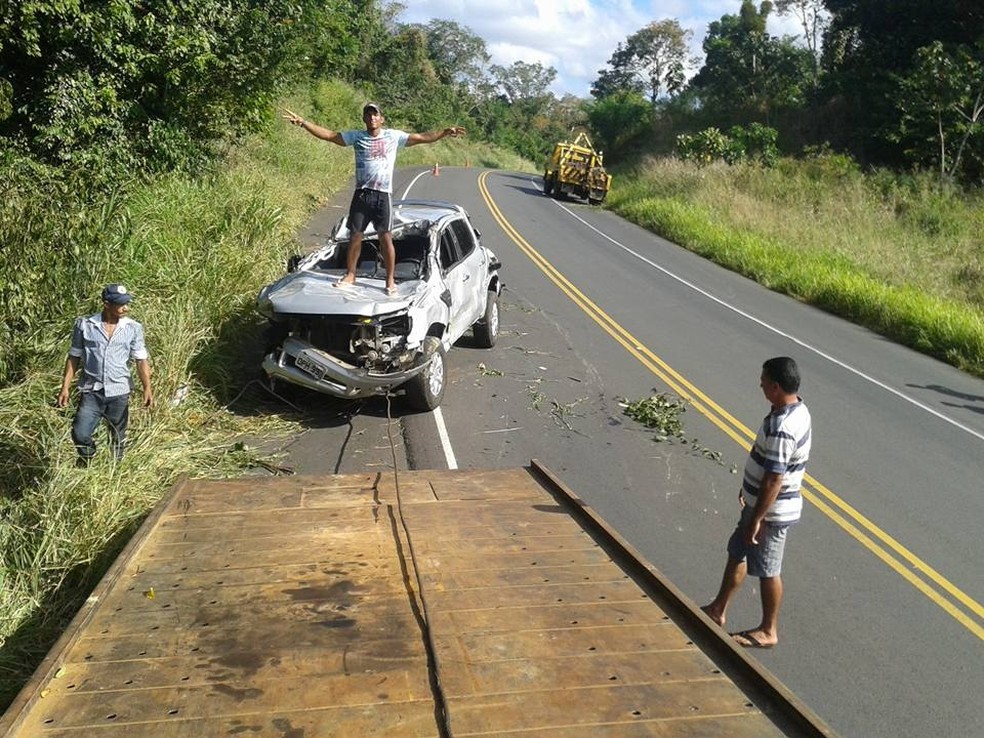 Isaquias saiu sem nenhum ferimento do acidente com a Ranger — Foto: Ubaitaba.com 