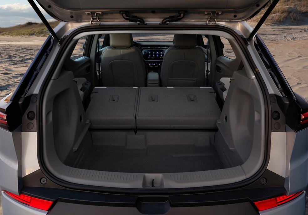 Chevrolet Bolt EUV tem porta-malas de 462 litros — Foto: Divulgação