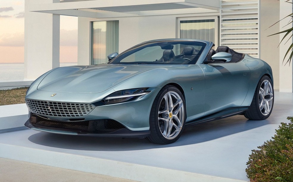 Ferrari Roma Spider foi um dos carros mais vendidos em 2023 — Foto: Divulgação