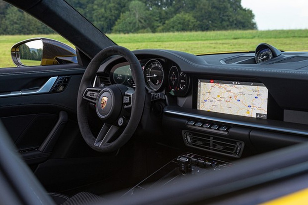 Painel digital tem apenas um instrumento analógico: o conta-giros (Foto: Divulgação) — Foto: Auto Esporte