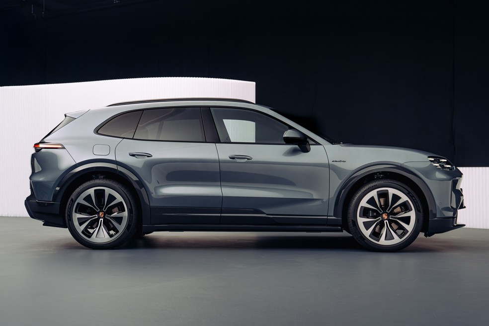 Novo Porsche Cayenne Elétrico tem entre-eixos de mais de 3 metros — Foto: Divulgação
