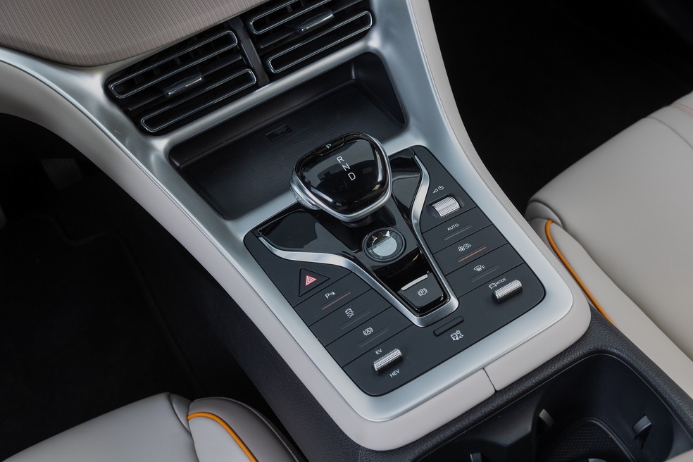 BYD Song Pro é bem equipado no pacote de tecnologia, mas peca no básico em relação aos recursos de segurança  — Foto: Divulgação