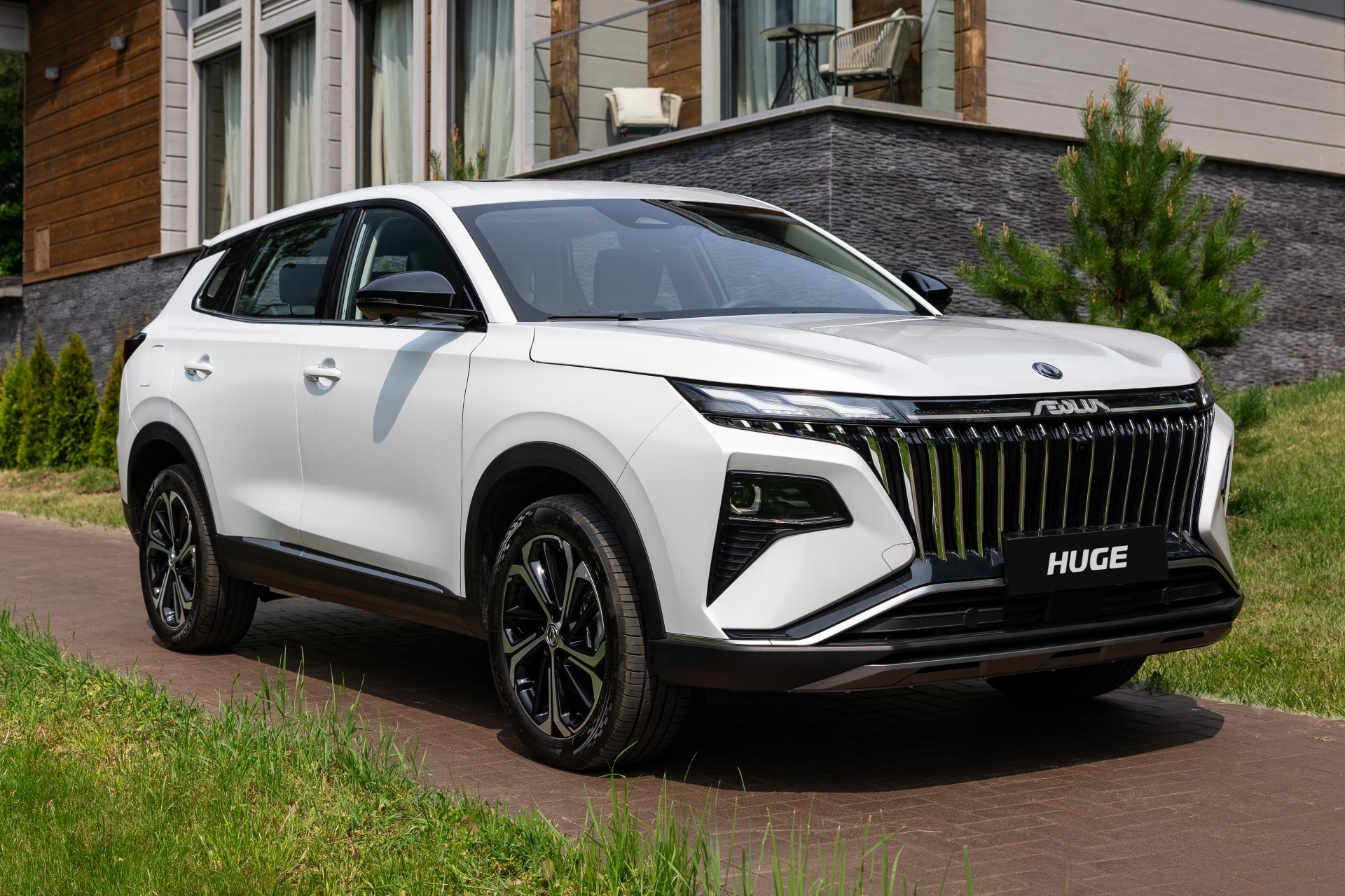 Exclusivo: DFM vai lançar até 5 SUVs híbridos no Brasil; saiba quais