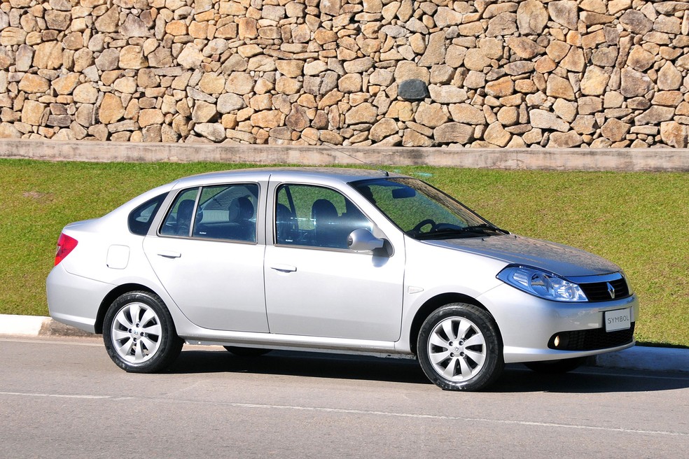 Renault Symbol ficava posicionado entre Logan e Fluence — Foto: Divulgação