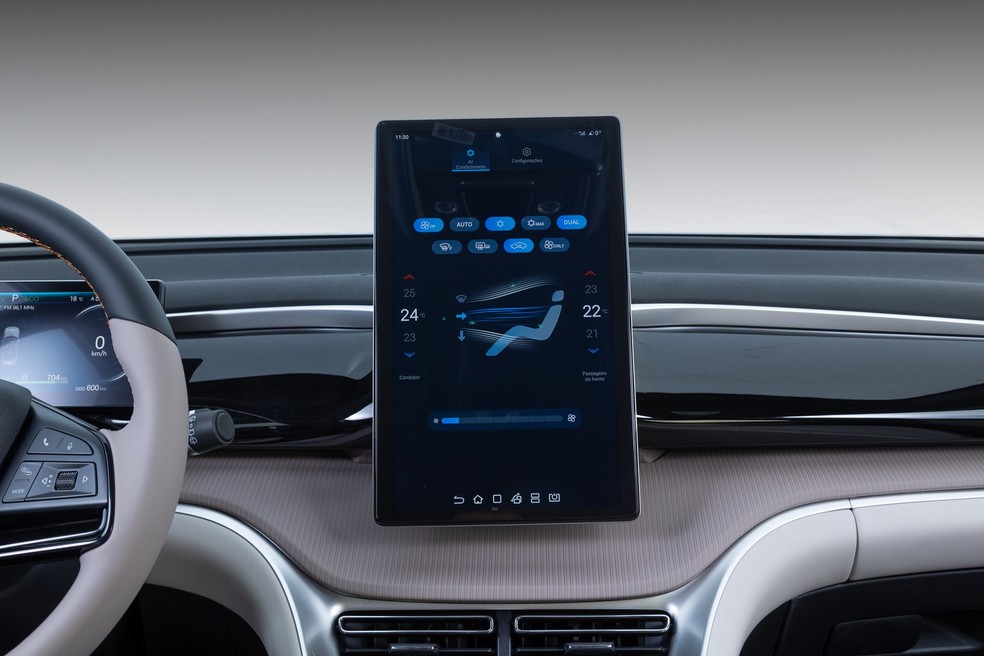 Prefere usar a central multimídia na vertical? Isso não é possível com o Apple CarPlay ou Android Auto em funcionamento — Foto: Divulgação