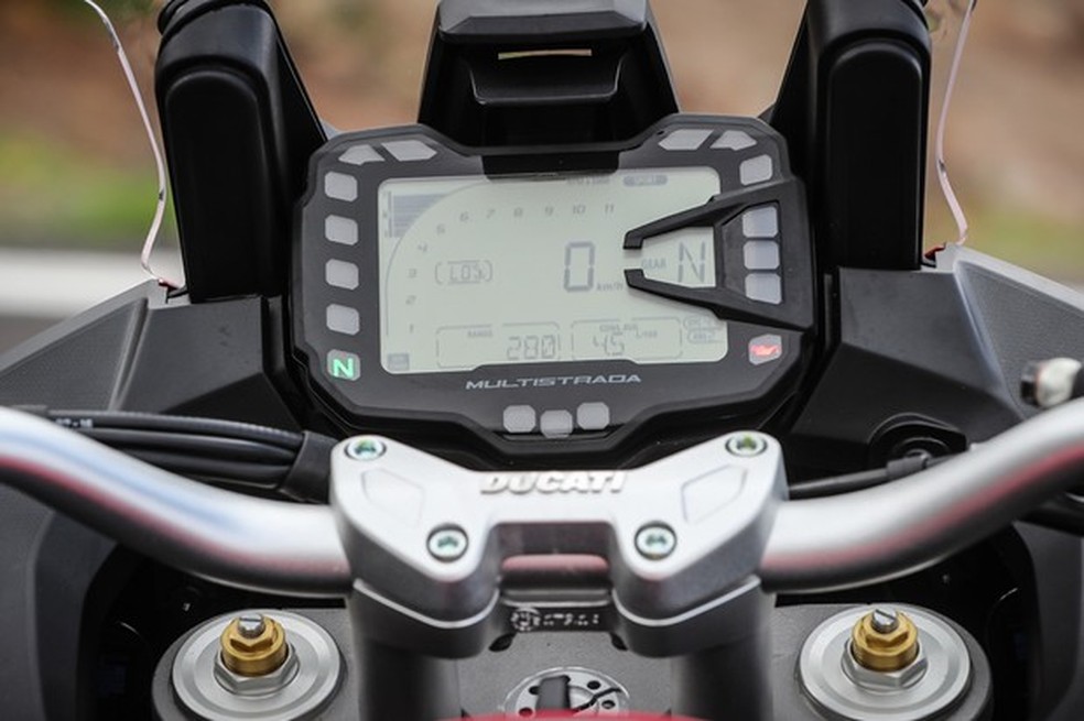 Painel totalmente digital da Multistrada 950 é bem completo (Foto: Divulgação) — Foto: Auto Esporte