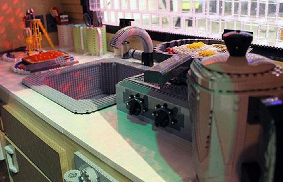 Trailer de LEGO feito com 215.158 peças (Foto: Divulgação) — Foto: Auto Esporte