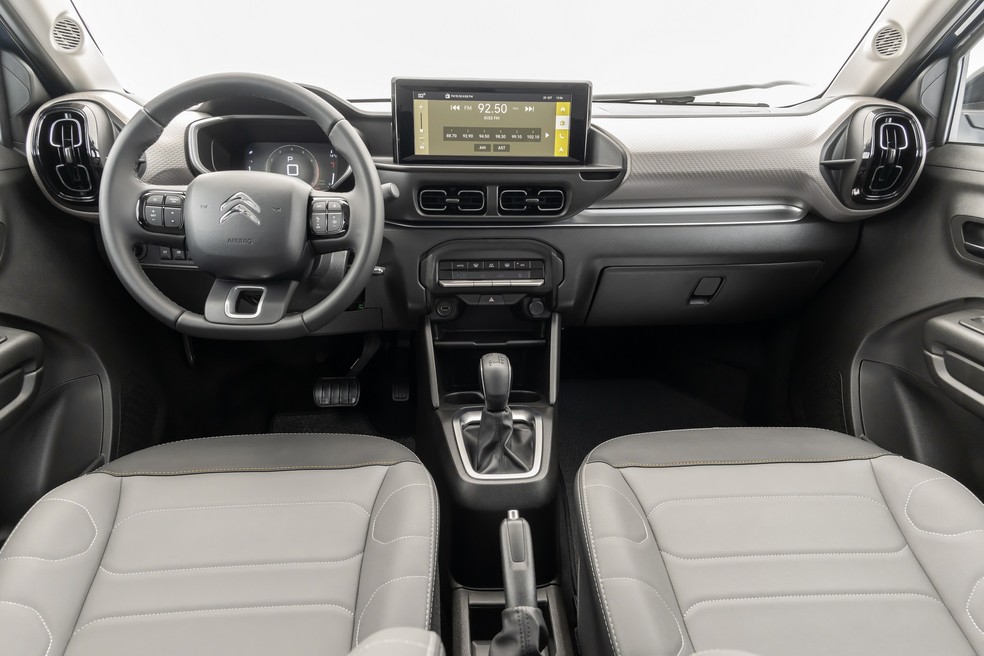 Painel do Citroën Basalt 2025 é semelhante ao dos modelos já lançados desde 2022 — Foto: Divulgação