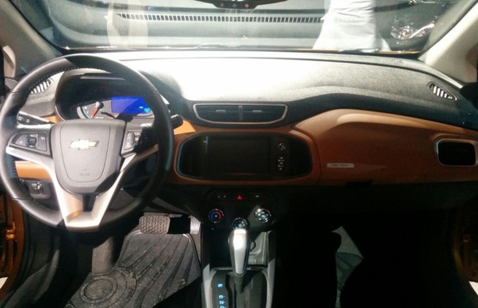 Interior do novo Chevrolet Onix Activ (Foto: Alexandre Izo) — Foto: Auto Esporte