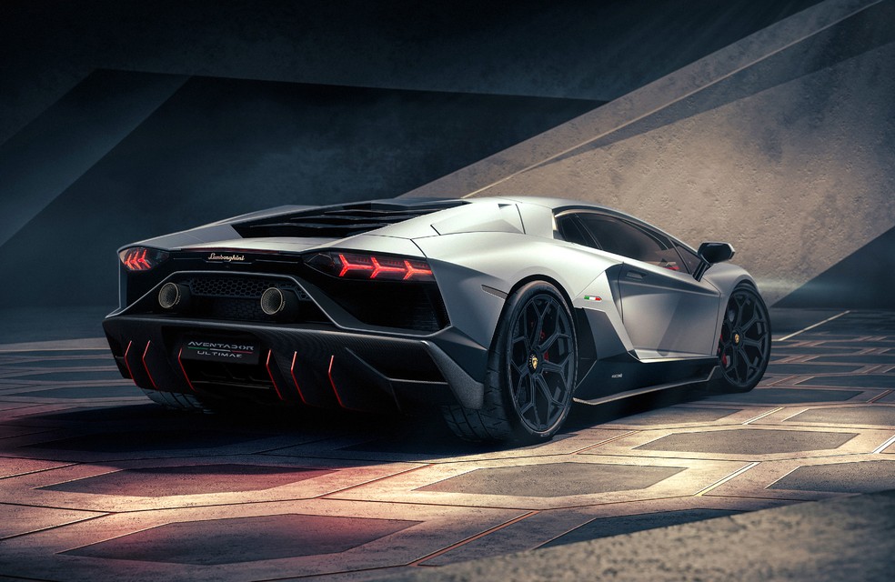 Já o Lamborghini Aventador Ultimae cupê vem em duas tonalidades de cinza — Foto: Divulgação