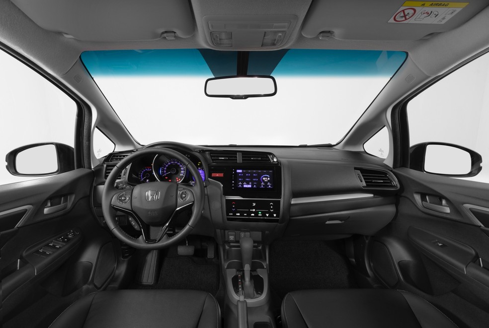 Honda WR-V com painel da geração passada — Foto: Divulgação