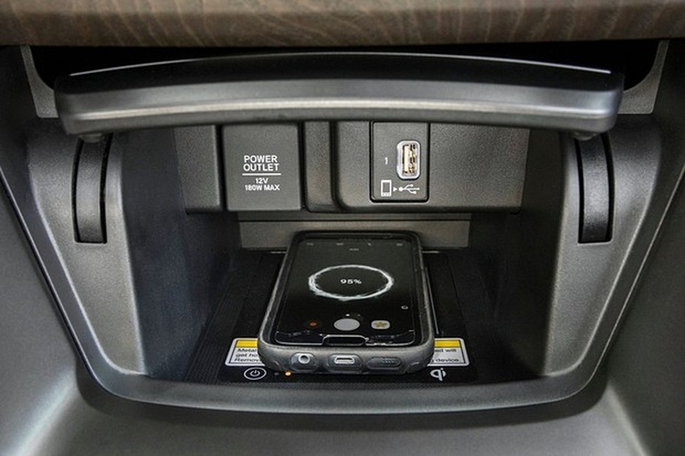 Accord não tem carregamento por indução na versão de entrada (Foto: Divulgação) — Foto: Auto Esporte