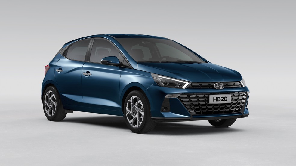 O design do Novo HB20 segue a Sensuous Sportiness, atual identidade global da Hyundai. A nova grade frontal, mais imponente, é formada por elementos paramétricos  — Foto: Divulgação