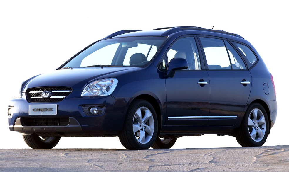 Kia Carens pode levar 7 pessoas, mas esconde dores de cabeça — Foto: Divulgação