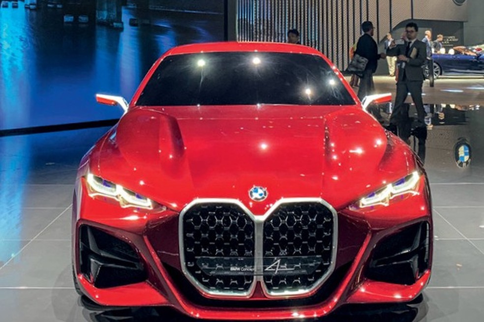 A grande dianteira dos atuais e futuros BMW foi o alvo da Mercedes (Foto: Raphael Panaro/Auto News Brasil ) — Foto: Auto Esporte