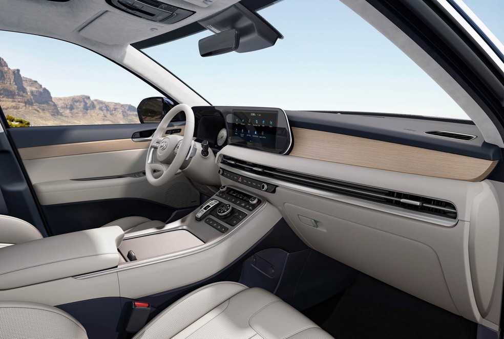 Cabine do Palisade não é tão moderna quanto a de outros carros da Hyundai — Foto: Divulgação
