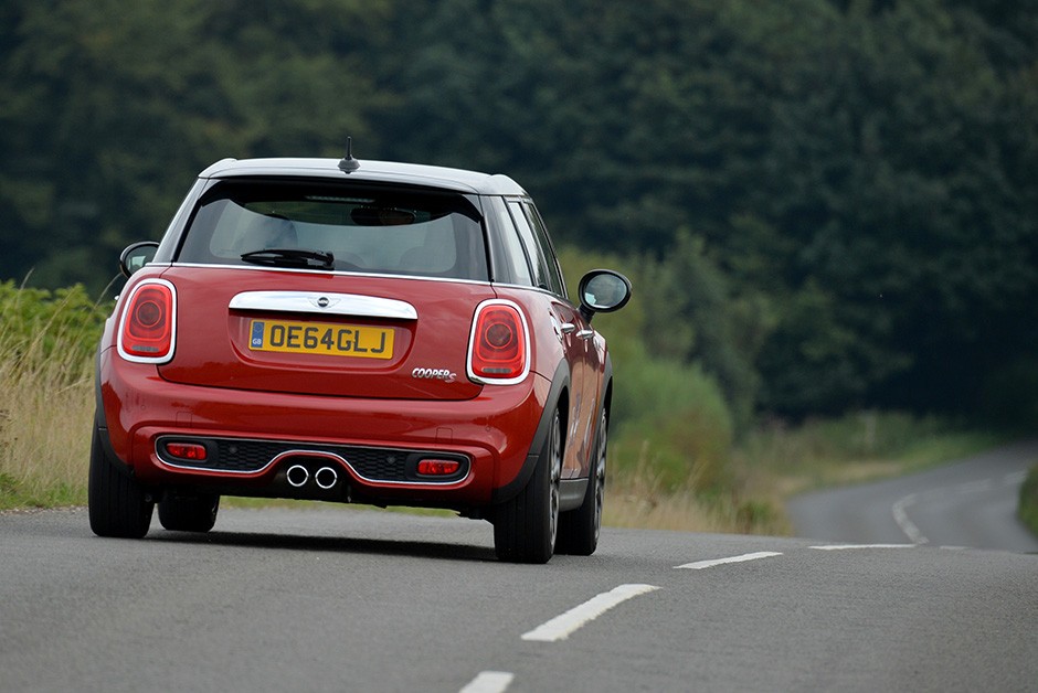 Mini Cooper com cinco portas