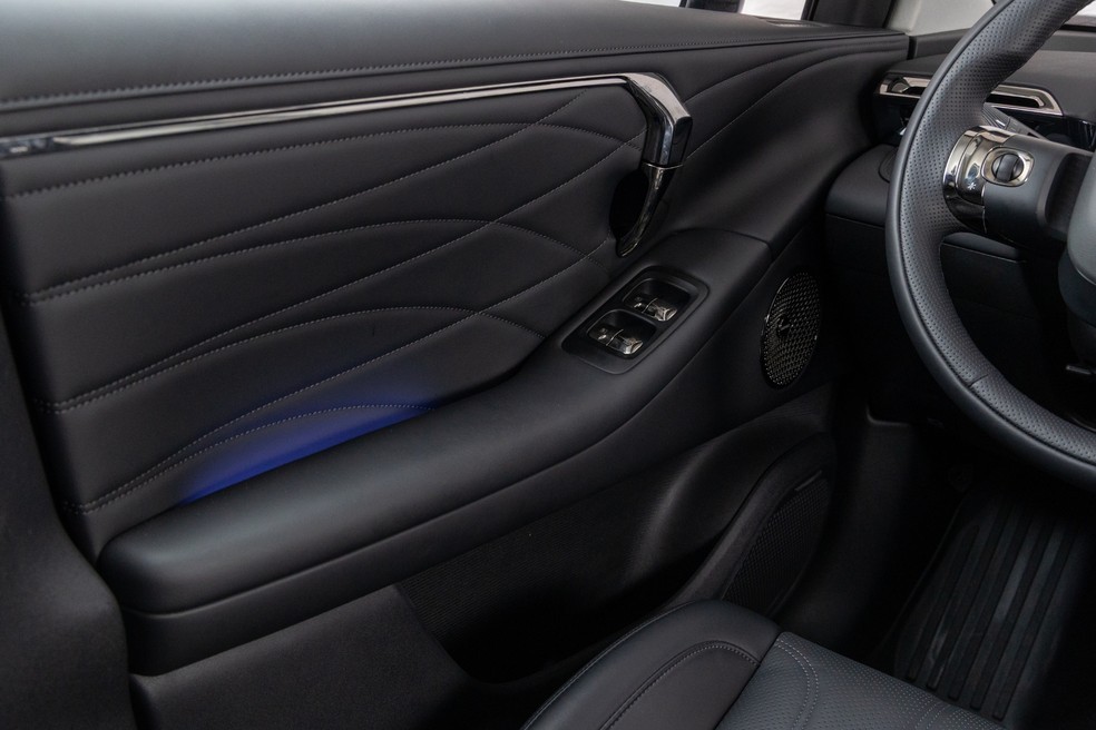 GAC Aion V tem acabamento com diversos materiais macios ao toque — Foto: Renato Durães/Auto News Brasil
