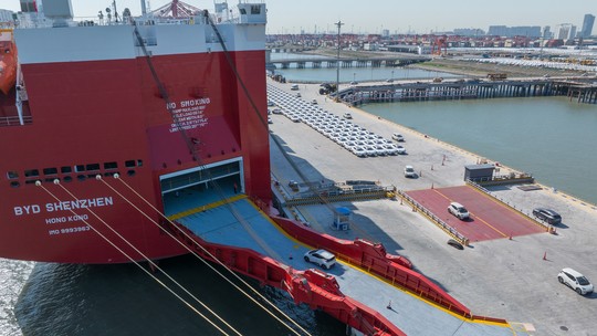 BYD traz 7 mil carros ao Brasil usando maior navio de carga do mundo