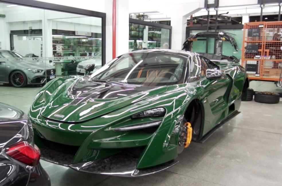 McLaren 720S antes de mudar de cor, já na oficina — Foto: Demetrios Cardozo/Auto News Brasil