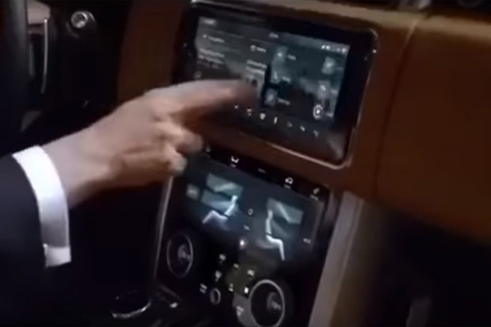 Vazam primeiras imagens do Range Rover reestilizado (Foto: Reprodução / YouTube) — Foto: Auto Esporte