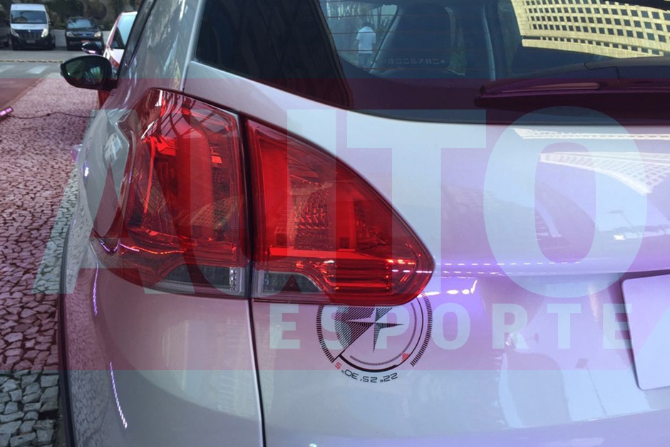 Flagramos o novo Peugeot 2008 Crossway