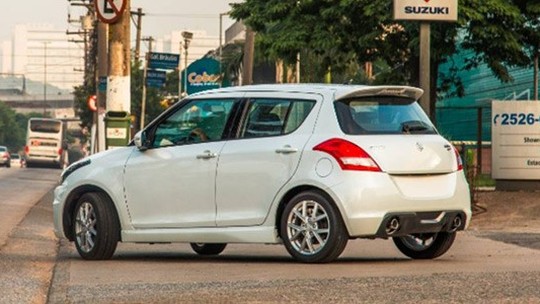 Suzuki Swift Sport roda sem disfarces em São Paulo