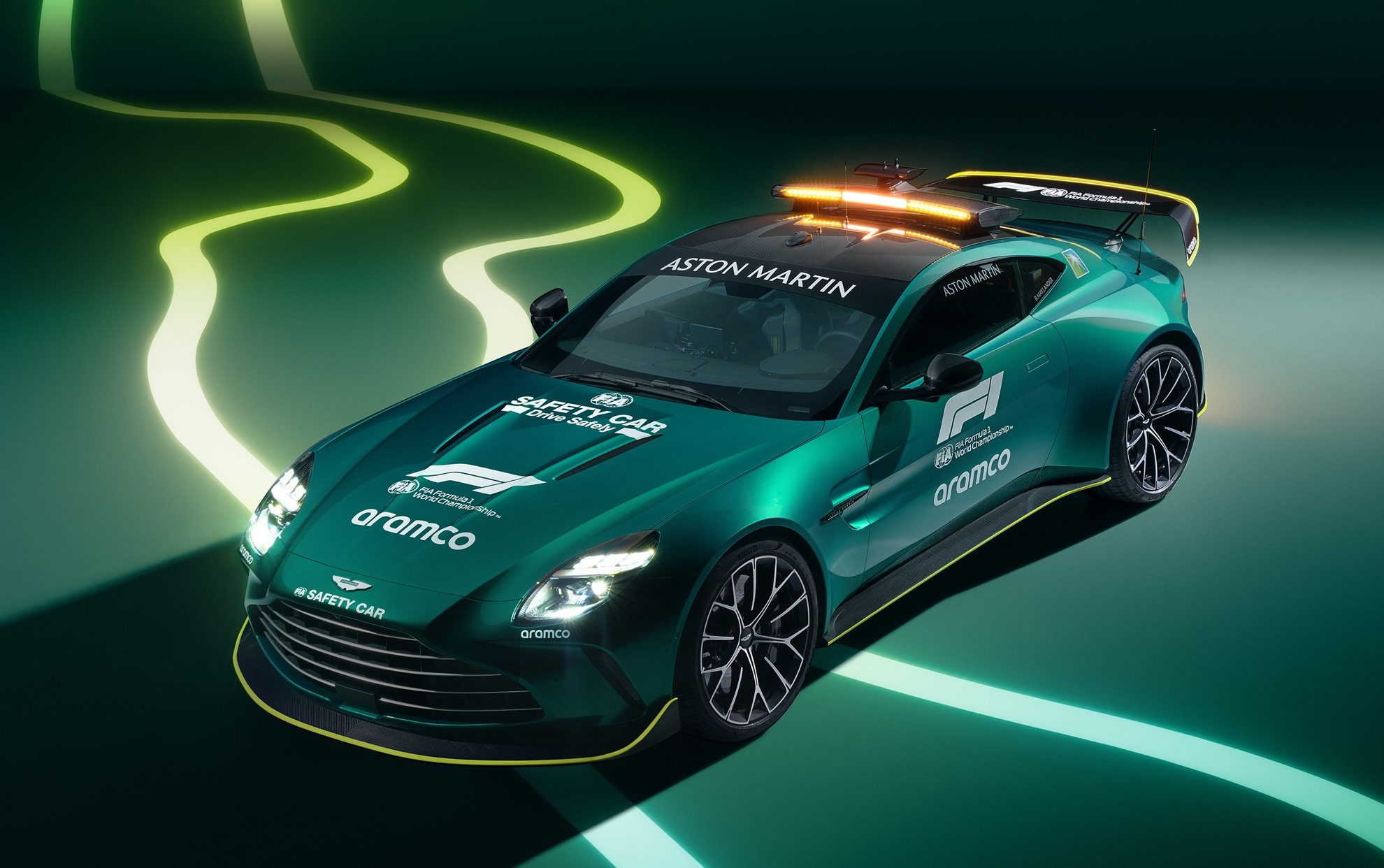 F1: Aston Martin mostra novo safety car com 665 cv e que atinge 325 km/h