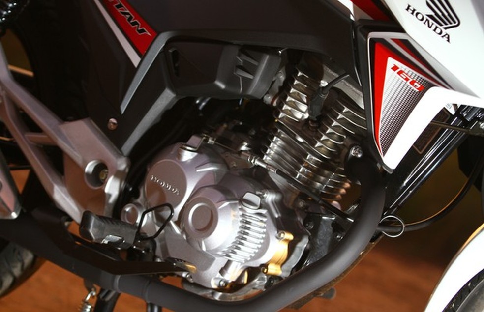 Motor da Honda CG Titan 160 (Foto: Mario Villaescusa / Auto News Brasil) — Foto: Auto Esporte