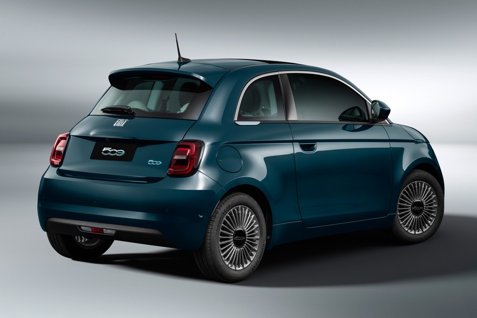 Fiat 500e é versão elétrica do tradicional 500 — Foto: Divulgação
