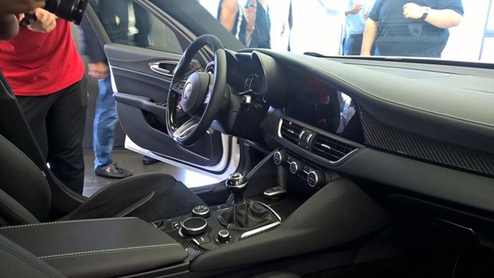 Vazam imagens do interior do Alfa Romeu Giulia (Foto: Reprodução) — Foto: Auto Esporte