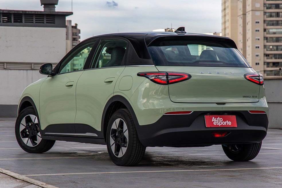 Geely EX2 Max 2026 é bem mais potente que seu principal concorrente, o BYD Dolphin Mini — Foto: Renato Durães/Auto News Brasil