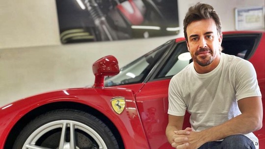 Rara Ferrari de Alonso não atrai lances e piloto deixa de faturar R$ 23 milhões em leilão
