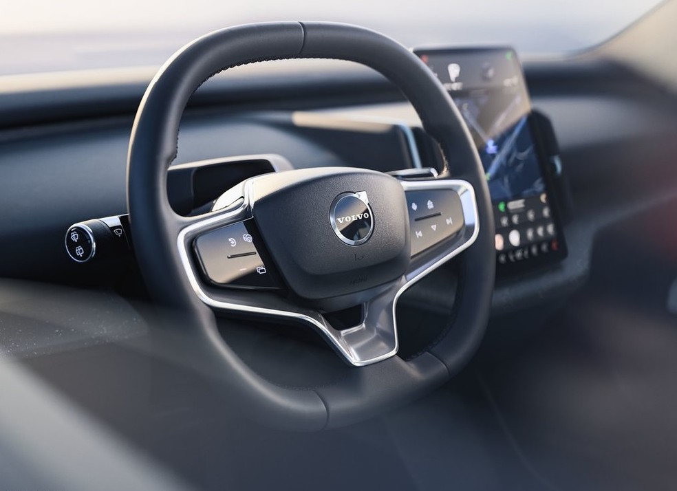 Volvo EX30 peca por não oferecer um painel de instrumentos — Foto: Divulgação