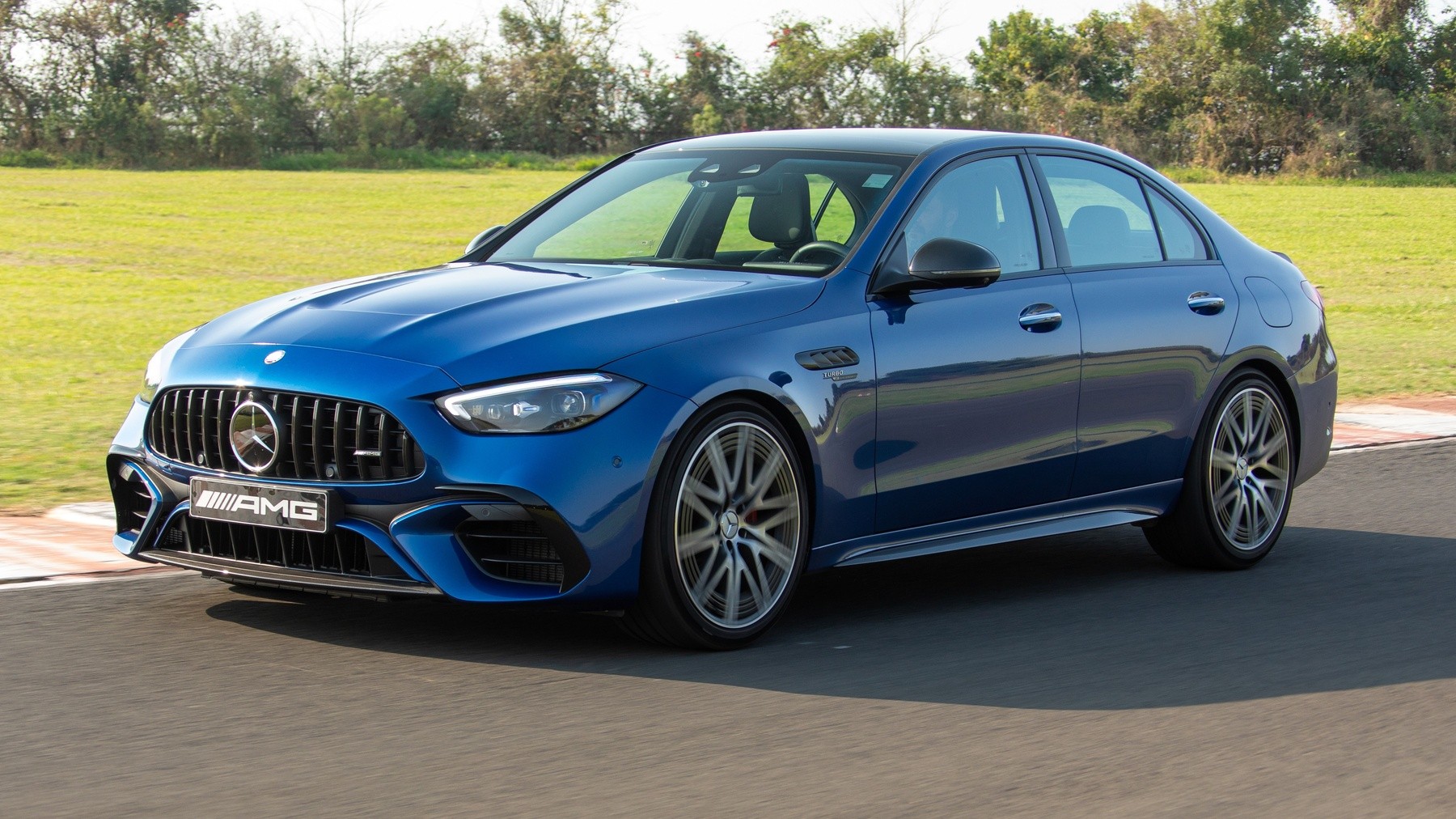 Teste: novo Mercedes C 63 S híbrido tem mais força e menos personalidade