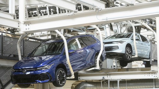Volkswagen suspende desenvolvimento de novos carros por falta de dinheiro, diz jornal alemão