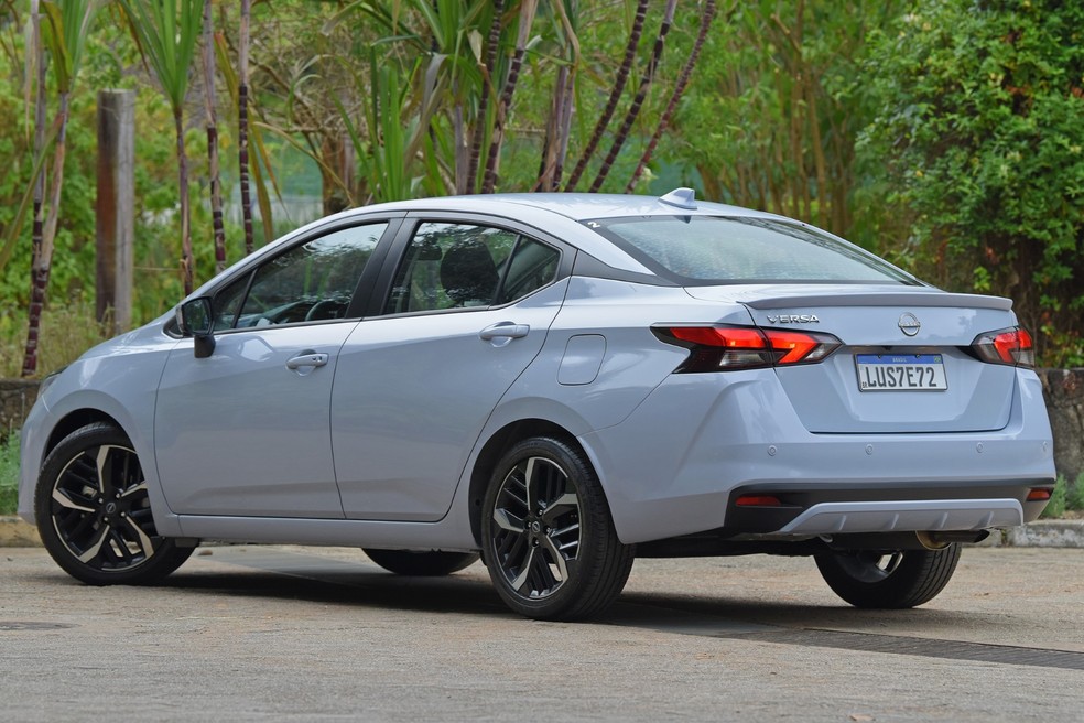 Nissan Versa tem 4,49 m de comprimento e 2,62 m de entre-eixos — Foto: Divulgação/Nissan