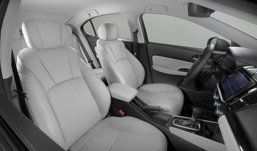 Interior e assentos dianteiros do novo Honda City — Foto: Divulgação 