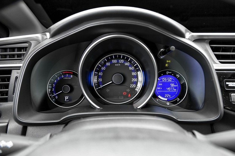 Fit têm leds que indicam condução econômica (Foto: Leo Sposito/Auto News Brasil) — Foto: Auto Esporte